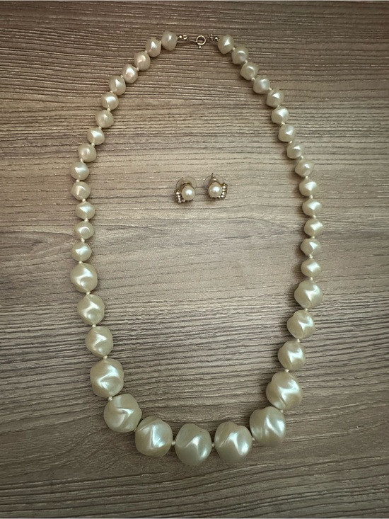 Avon Jewelry - Avon Cream Pearl-Look Graduated Bead Necklace with Monet Stud Earrings